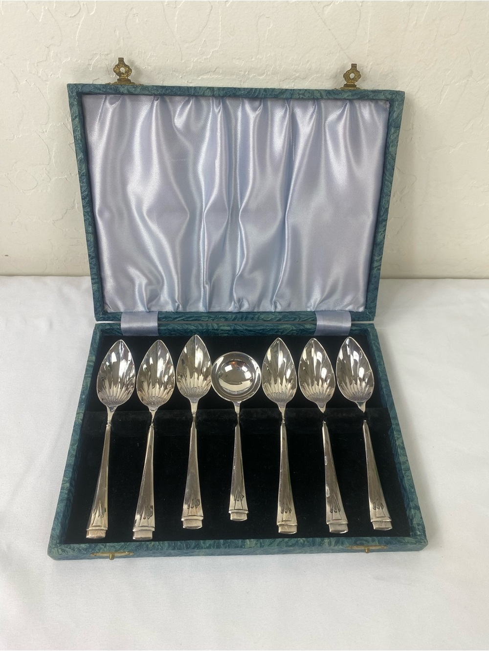 Silver-Plated Grapefruit spoons with 1 lady and a storage/gift box
